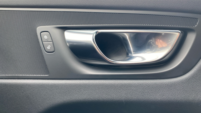 Volvo Xc60 2.0 B5P R DESIGN 5dr AWD Geartronic Petrol Estate